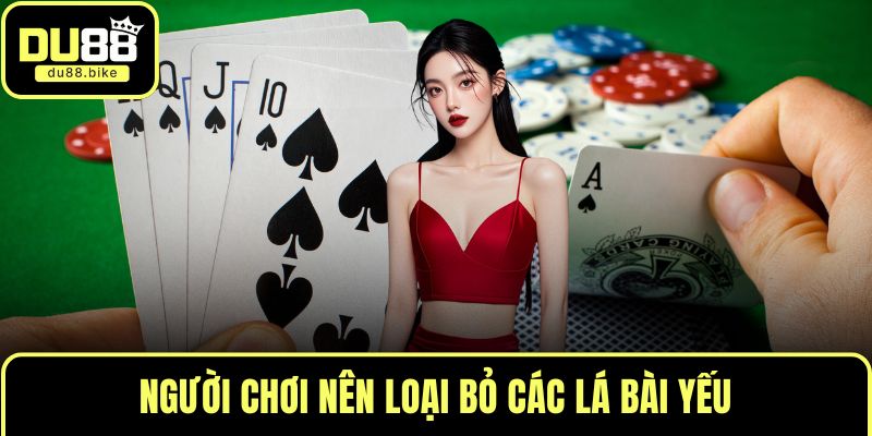 Người chơi nên loại bỏ các lá bài yếu